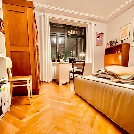 18m2 Mit Jugendstil-charme Im Stadtzentrum Appartement *