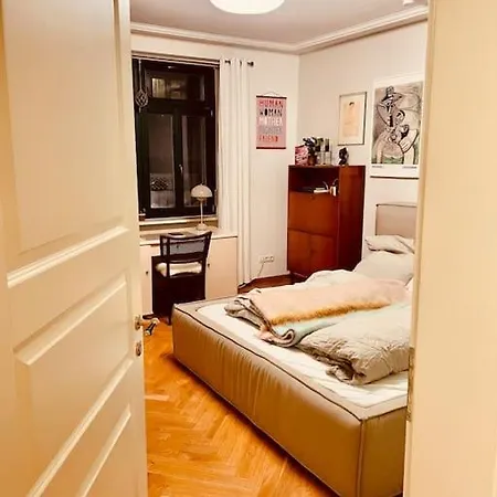 Appartement 18m2 Mit Jugendstil-charme Im Stadtzentrum *